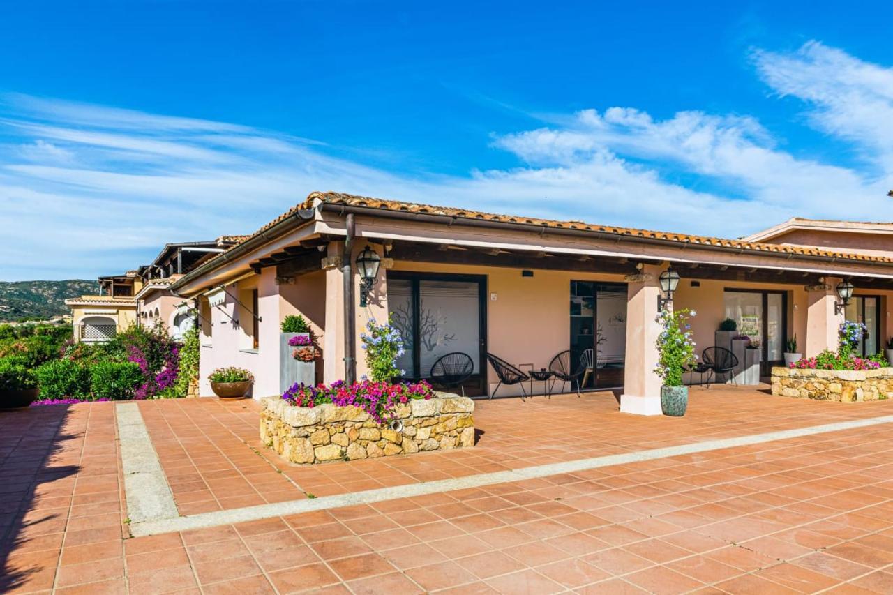 Relais Il Corallo Porto San Paolo  Ngoại thất bức ảnh
